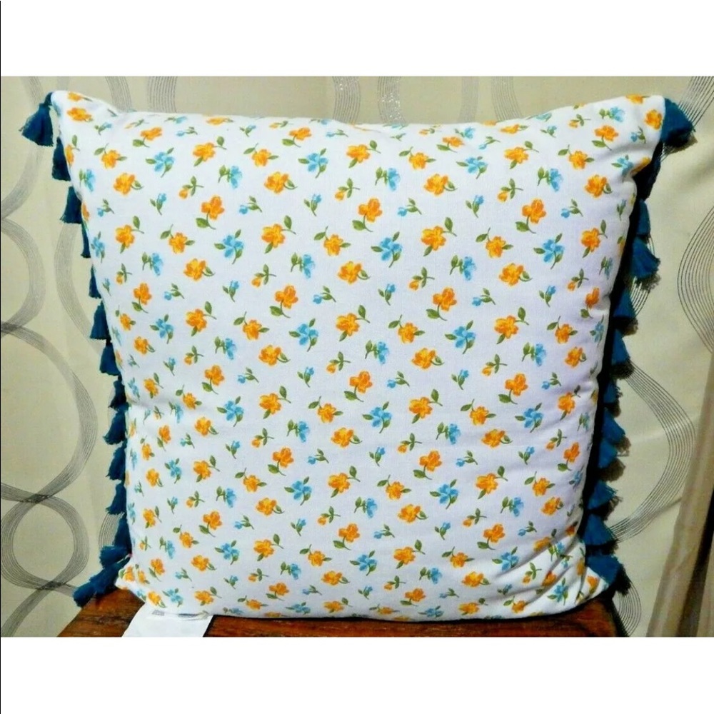 2 Pioneer Woman Tasseled Throw Pillow Harvest Dog Charlie Truck Pumpkin 18"×18 - Picture 2 of 2
